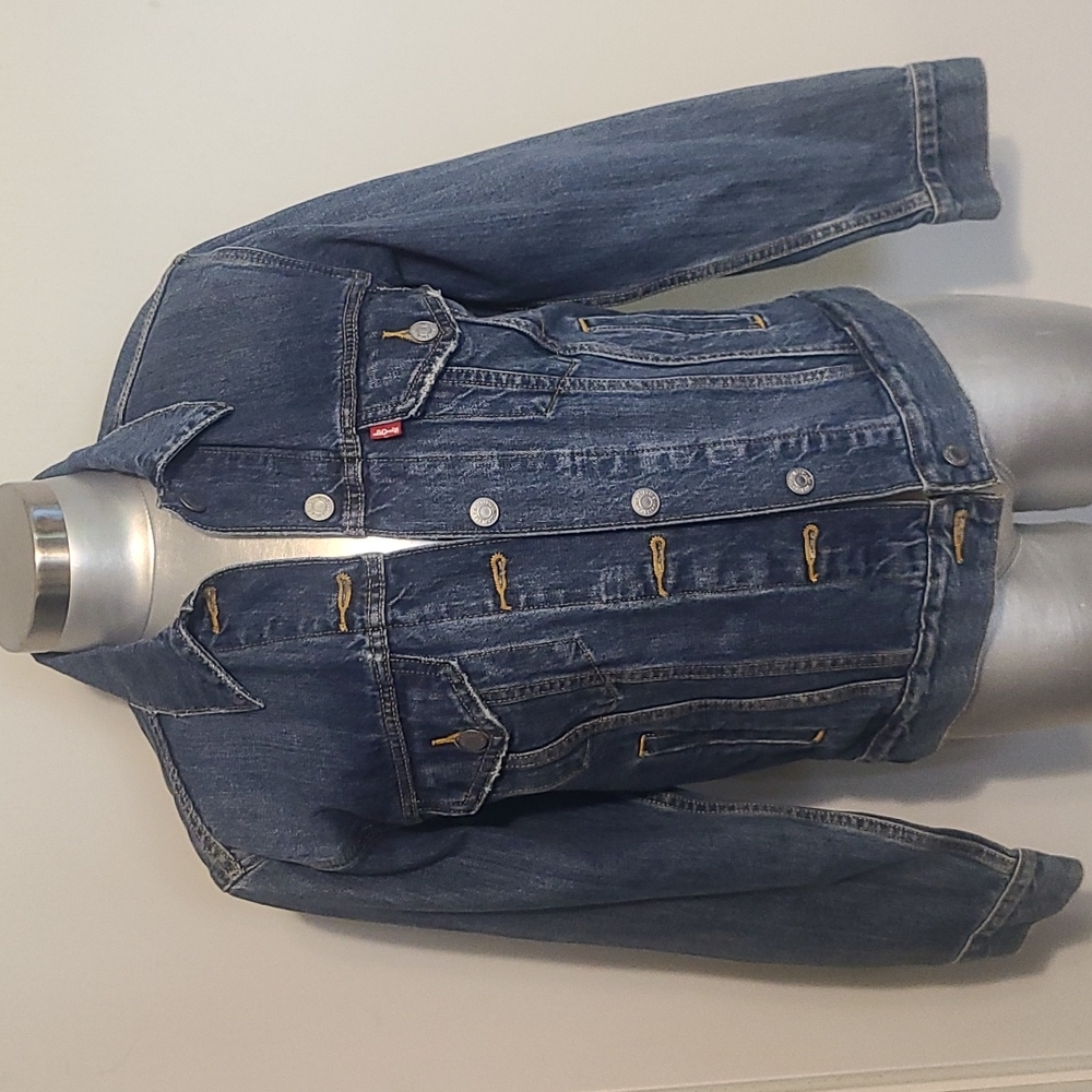 LEVIS PREMIUM ex-boyfriend Trucker jacket.
